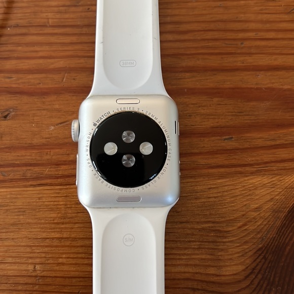 Great condition barely used with small scratch on screen! - Picture 4 of 6